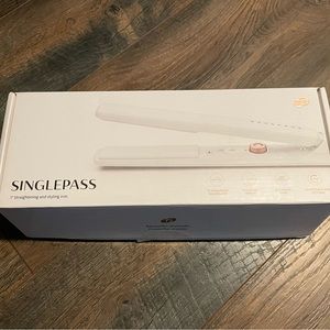 T3 SinglePass 1” Ceramic Straightening Styling Flat Iron Wht Gold Model 73509